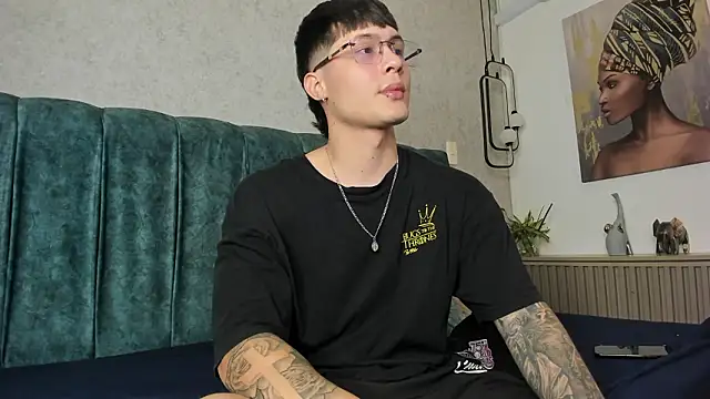 Santii Twink online show from 03.19.26