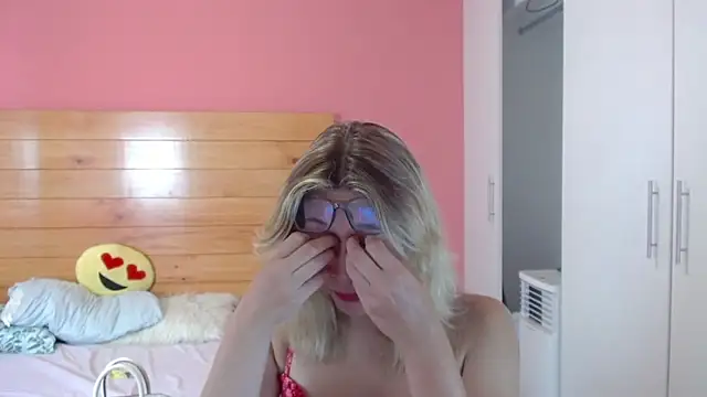 Snapshot of Dulce_Victoria_ chatting on 03.21.26 Dulce Victoria online show from 03.21.26