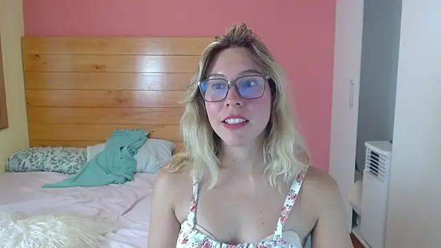 Snapshot of Dulce_Victoria_ chatting on 03.21.26 Dulce Victoria online show from 03.21.26