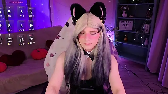Snapshot of FoxIsPuff chatting on 06.17.26 FoxIsPuff online show from 06.17.26