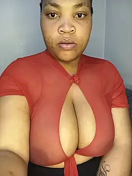 Snapshot of BeverlyQueen15 chatting on 06.24.26 BeverlyQueen15 online show from 06.24.26