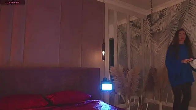 SerenaWest  online show from 03.21.26