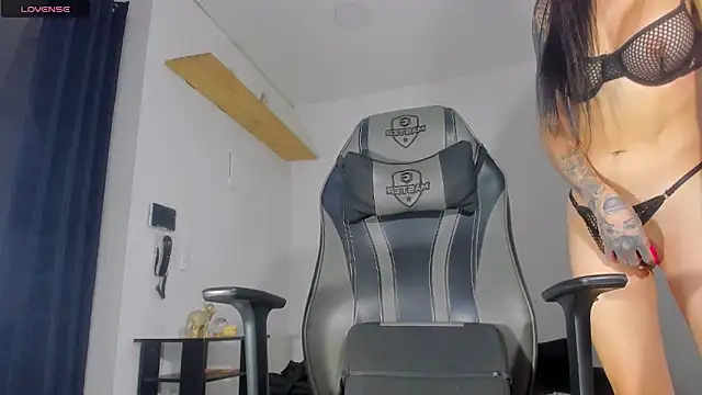 Snapshot of Thaliana_Jaramillo chatting on 06.18.26 Thaliana Jaramillo online show from 06.18.26