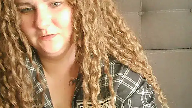 Snapshot of Minisstra chatting on 03.16.26 Minisstra online show from 03.16.26