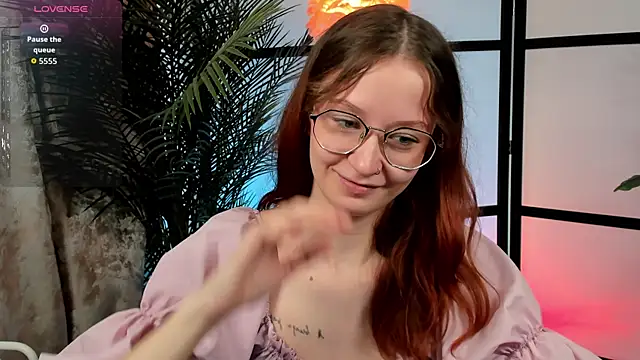 Snapshot of AmelieViolet chatting on 06.23.26 AmelieViolet online show from 06.23.26