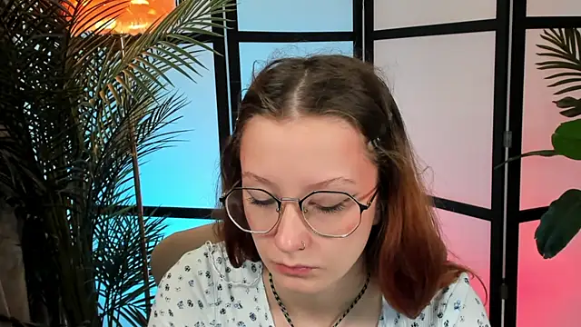 Snapshot of AmelieViolet chatting on 06.25.26 AmelieViolet online show from 06.25.26