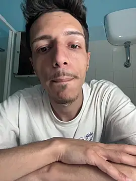 Snapshot of alex69005 chatting on 05.18.26 alex69005 online show from 05.18.26