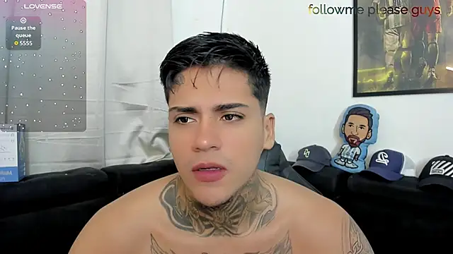 Snapshot of sweetlatinoboy chatting on 05.08.26 sweetlatinoboy online show from 05.08.26