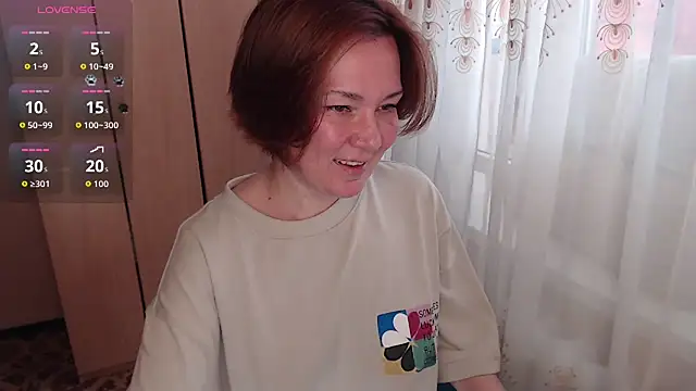 Julia Vagrik online show from 05.08.26