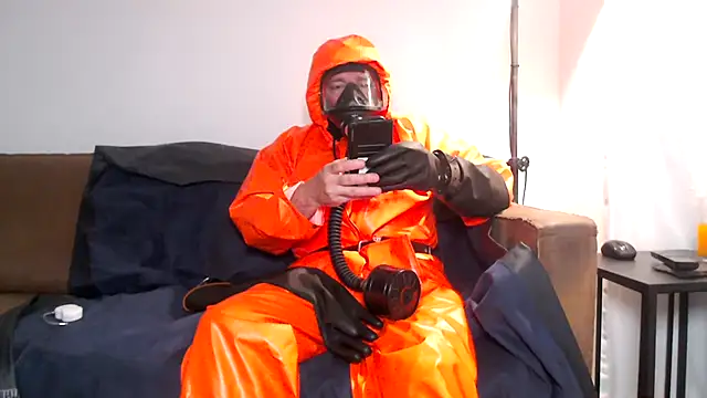 Snapshot of latexslaveboy chatting on 06.14.26 latexslaveboy online show from 06.14.26