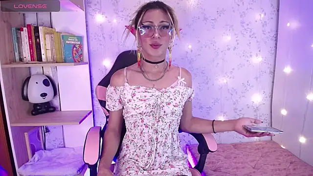  Alexaavandercloude online show from 04.28.26