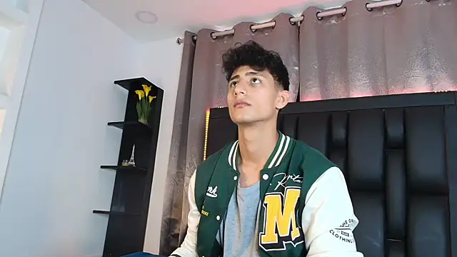 MaxiimoRomano  online show from 06.18.26