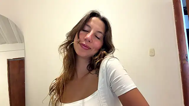 Snapshot of Julieta_Jol chatting on 04.21.26 Julieta Jol online show from 04.21.26