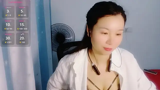 Snapshot of Lianzi-2026 chatting on 05.19.26 Lianzi-2026 online show from 05.19.26