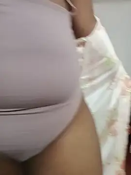 Snapshot of honeyi_babe chatting on 05.08.26 honeyi babe online show from 05.08.26