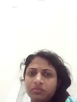 Snapshot of Leelaaji chatting on 04.19.26 Leelaaji online show from 04.19.26