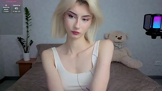 Snapshot of kittysocutie chatting on 06.11.26 kittysocutie online show from 06.11.26