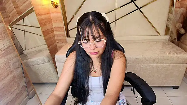 Aisha Leenss r online show from 03.19.26