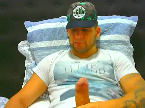 Snapshot of altenori chatting on 06.08.26 altenori online show from 06.08.26