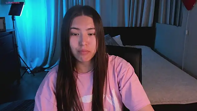 Snapshot of IceIcebabe_ chatting on 06.12.26 IceIcebabe online show from 06.12.26