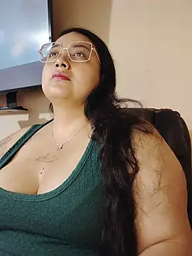 Snapshot of AvaRyd chatting on 06.24.26 AvaRyd online show from 06.24.26