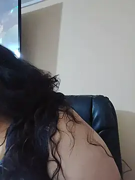 Snapshot of AvaRyd chatting on 06.25.26 AvaRyd online show from 06.25.26