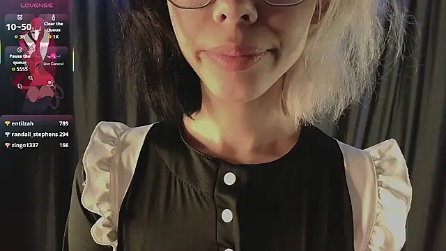 Layla Muur online show from 04.24.26