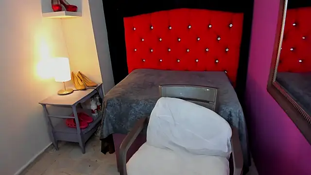 ScarletBigTitties online show from 04.18.26