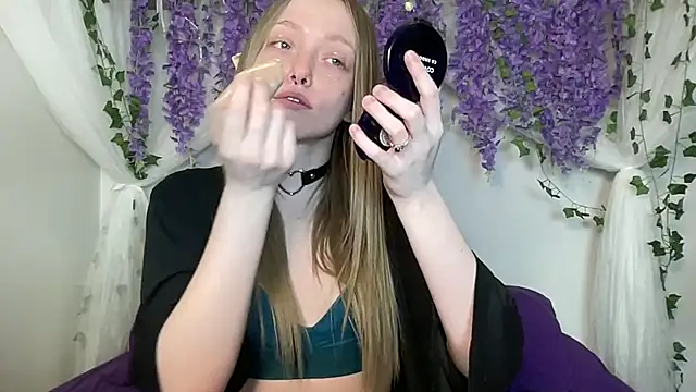 Snapshot of ElfGirlAna chatting on 03.25.26 ElfGirlAna online show from 03.25.26