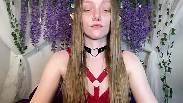 Snapshot of ElfGirlAna chatting on 04.16.26 ElfGirlAna online show from 04.16.26