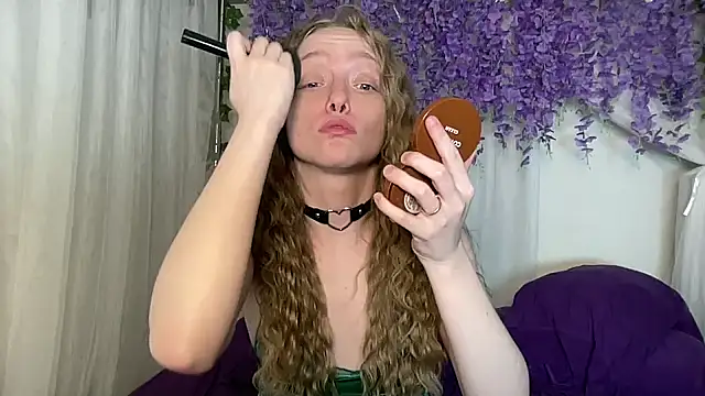 Snapshot of ElfGirlAna chatting on 06.24.26 ElfGirlAna online show from 06.24.26