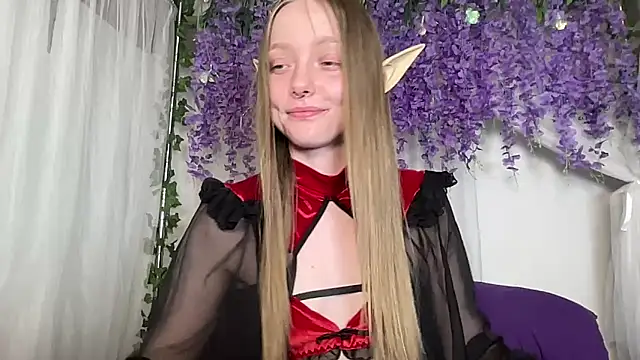 Snapshot of ElfGirlAna chatting on 06.29.26 ElfGirlAna online show from 06.29.26