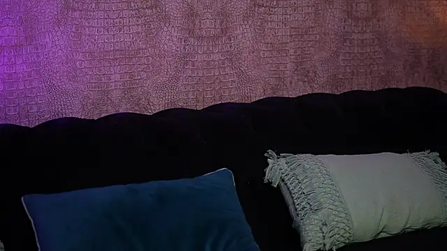 Snapshot of DaliaParis chatting on 04.26.26 DaliaParis online show from 04.26.26