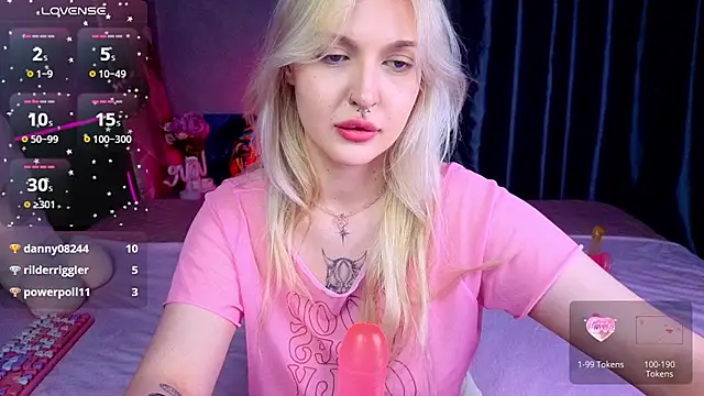 Snapshot of BlondieSummer chatting on 08.06.26 BlondieSummer online show from 08.06.26
