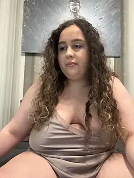 Snapshot of CurlyMaddie chatting on 04.20.26 CurlyMaddie online show from 04.20.26