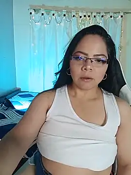Snapshot of ROUSSE_SINCLAIR chatting on 06.05.26 ROUSSE SINCLAIR online show from 06.05.26