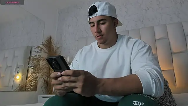 Snapshot of Zane_cruz chatting on 03.24.26 Zane cruz online show from 03.24.26