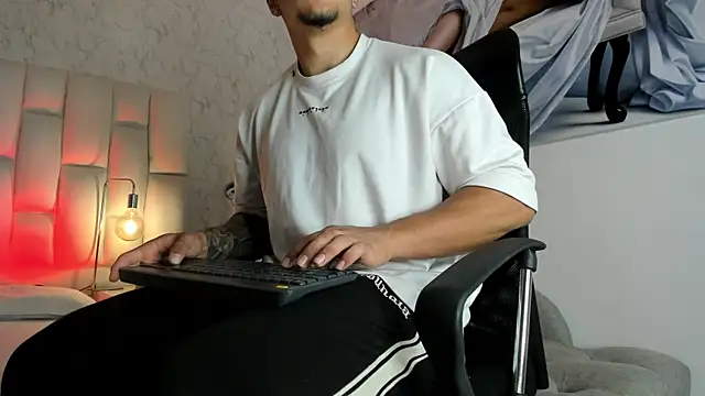 Snapshot of Zane_cruz chatting on 04.26.26 Zane cruz online show from 04.26.26