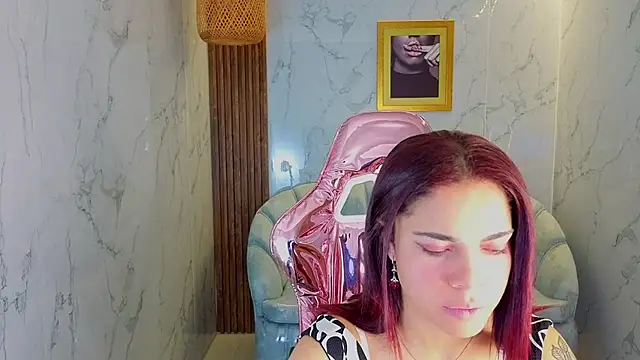 Snapshot of sara_1s chatting on 04.10.26 sara 1s online show from 04.10.26