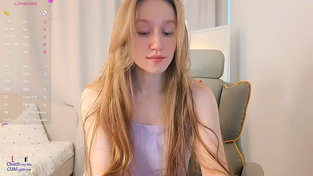Snapshot of mowalova chatting on 05.19.26 mowalova online show from 05.19.26