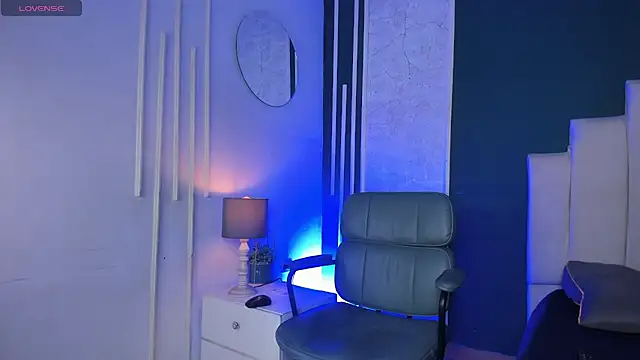 Alix Cross online show from 05.03.26