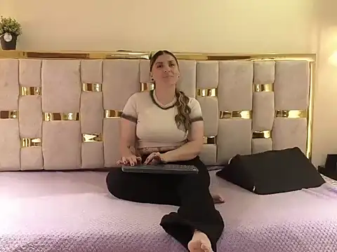 Snapshot of HELLEN_MARK chatting on 03.25.26 HELLEN MARK online show from 03.25.26