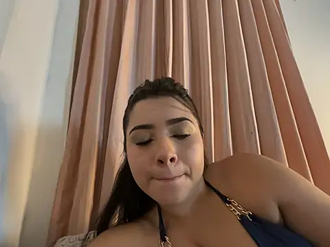 Snapshot of CamilaRougee chatting on 05.25.26 CamilaRougee online show from 05.25.26