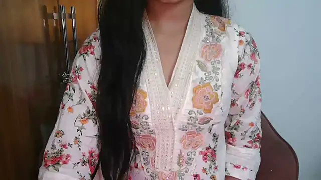 Snapshot of urvashi_rai chatting on 08.02.26 urvashi rai online show from 08.02.26