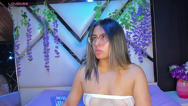 Snapshot of Freyaa_Millerr chatting on 05.31.26 Freyaa Millerr online show from 05.31.26