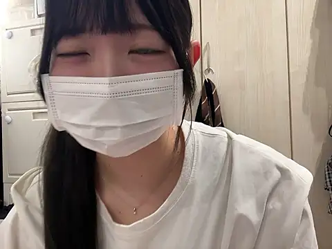 Snapshot of y-u-r-a-33 chatting on 06.17.26 y-u-r-a-33 online show from 06.17.26