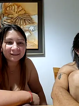 Snapshot of Gia-and-Lara chatting on 04.09.26 Gia-and-Lara online show from 04.09.26