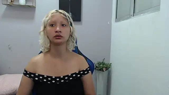 dafne kim online show from 03.25.26