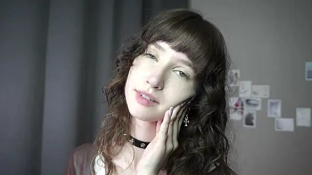 Snapshot of DellaLeck chatting on 05.10.26 DellaLeck online show from 05.10.26
