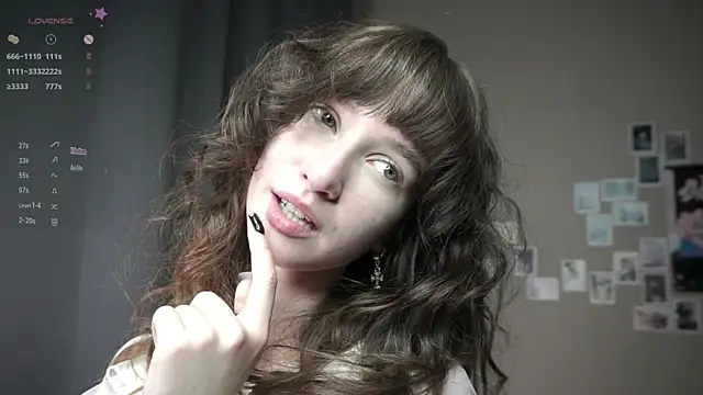 Snapshot of DellaLeck chatting on 05.29.26 DellaLeck online show from 05.29.26